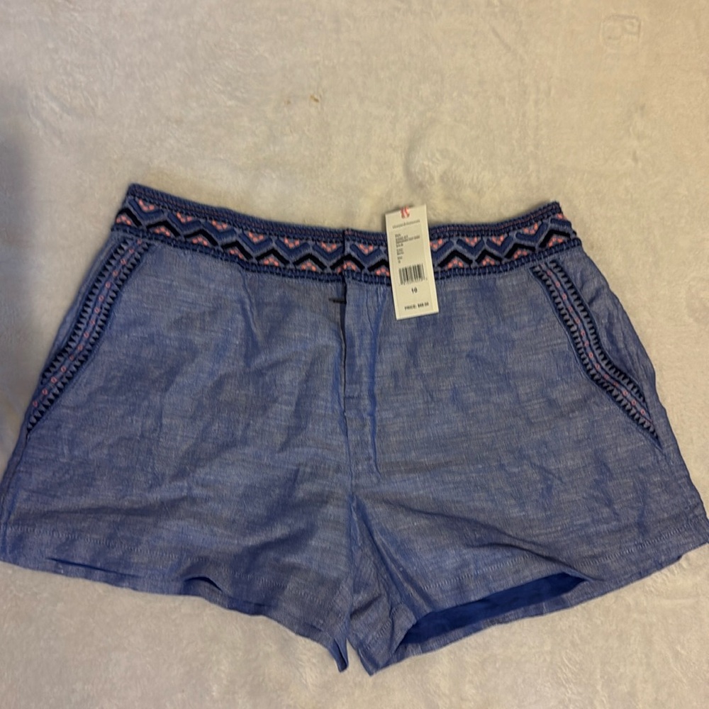 Vineyard Vines blue chambray shorts with embroidery